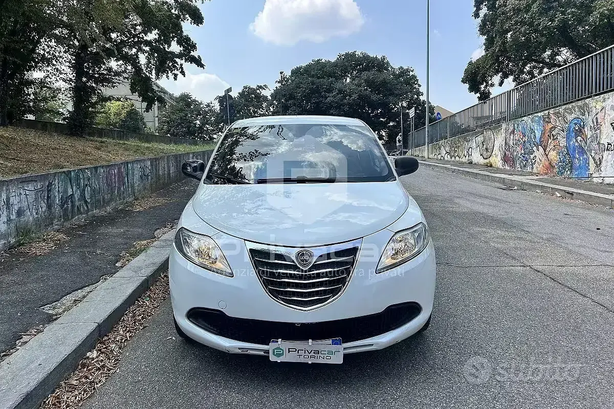 Usata Lancia Ypsilon Silver 69 CV (50 kW) 2012 Bianco Utilitaria