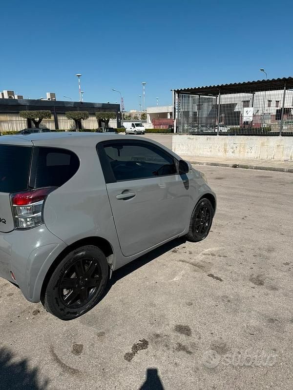 Usata Toyota iQ 98 CV (72 kW) 2010 Grigio Utilitaria