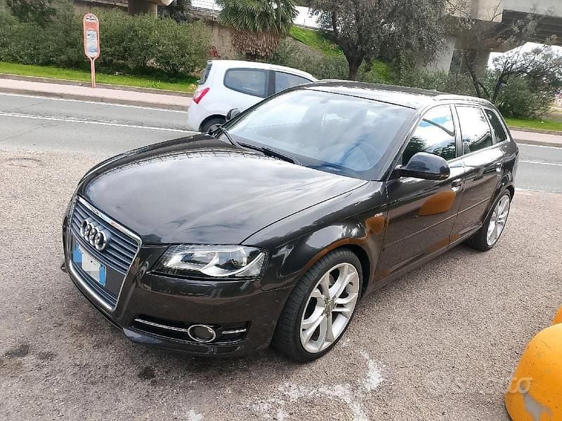 Grigio Usata 2010 Audi A3 S-Line Tre volumi | 7000 € (Buon prezzo) - Immagine 1/4