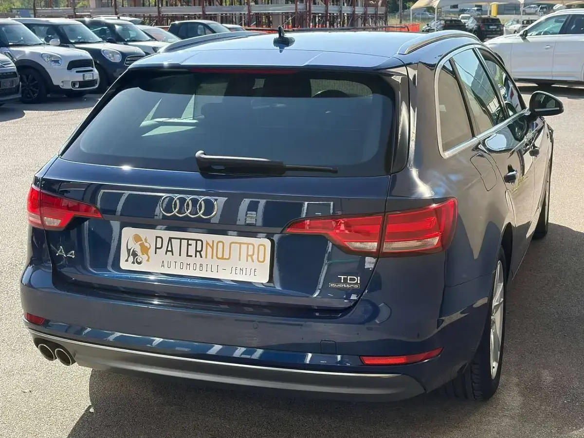 Usado Audi A4 Business 190 CV (139 kW) 2018 Azul Familiar