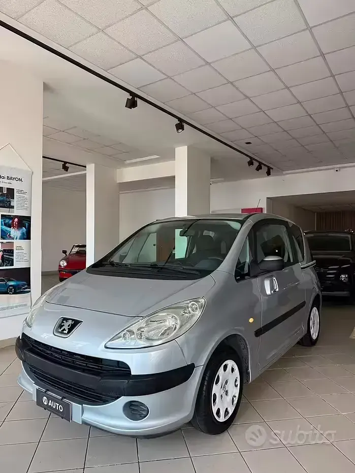 Usata Peugeot 1007 73 CV (53 kW) 2005 Grigio Monovolume