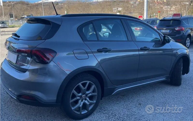 Usata Fiat Tipo Cross 100 CV (73 kW) 2021 Grigio Berlina