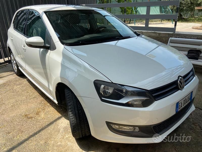 Bianco Usata 2010 VW Polo Tre volumi | 4500 € - Immagine 1/4