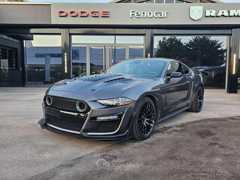 Usata Ford Mustang Fastback 317 CV (233 kW) 2021 Grigio scuro metallizzato Coupé
