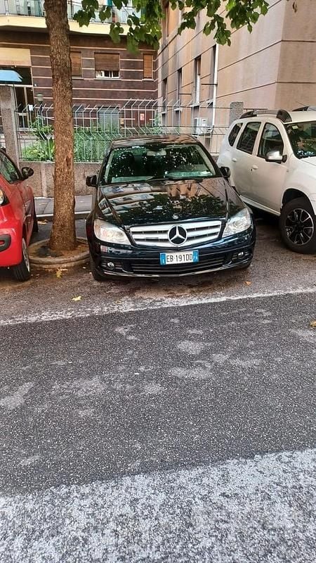 Nero Usata 2010 Mercedes C200 Berlina | 8000 € (Buon prezzo) - Immagine 1/4