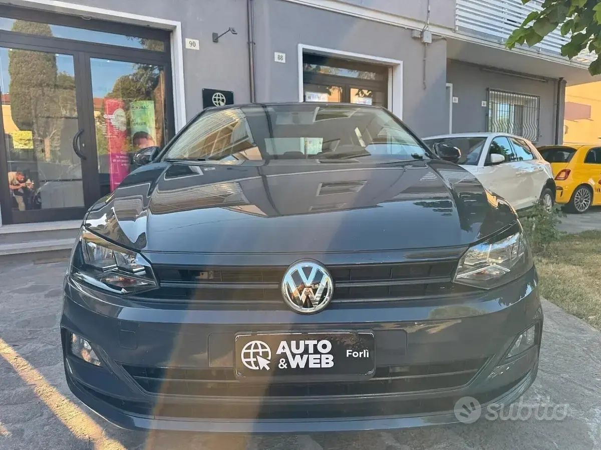 Usata VW Polo Trendline 90 CV (66 kW) 2020 Grigio Utilitaria