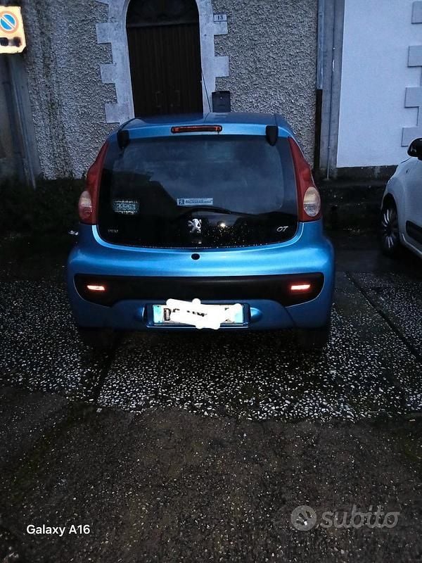 Usata Peugeot 107 68 CV (50 kW) 2007 Blu Utilitaria