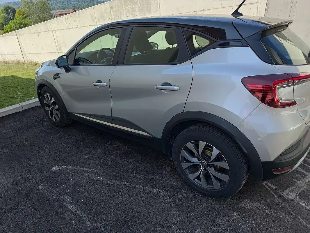 Usata Renault Captur Life 101 CV (74 kW) 2020 Argento SUV