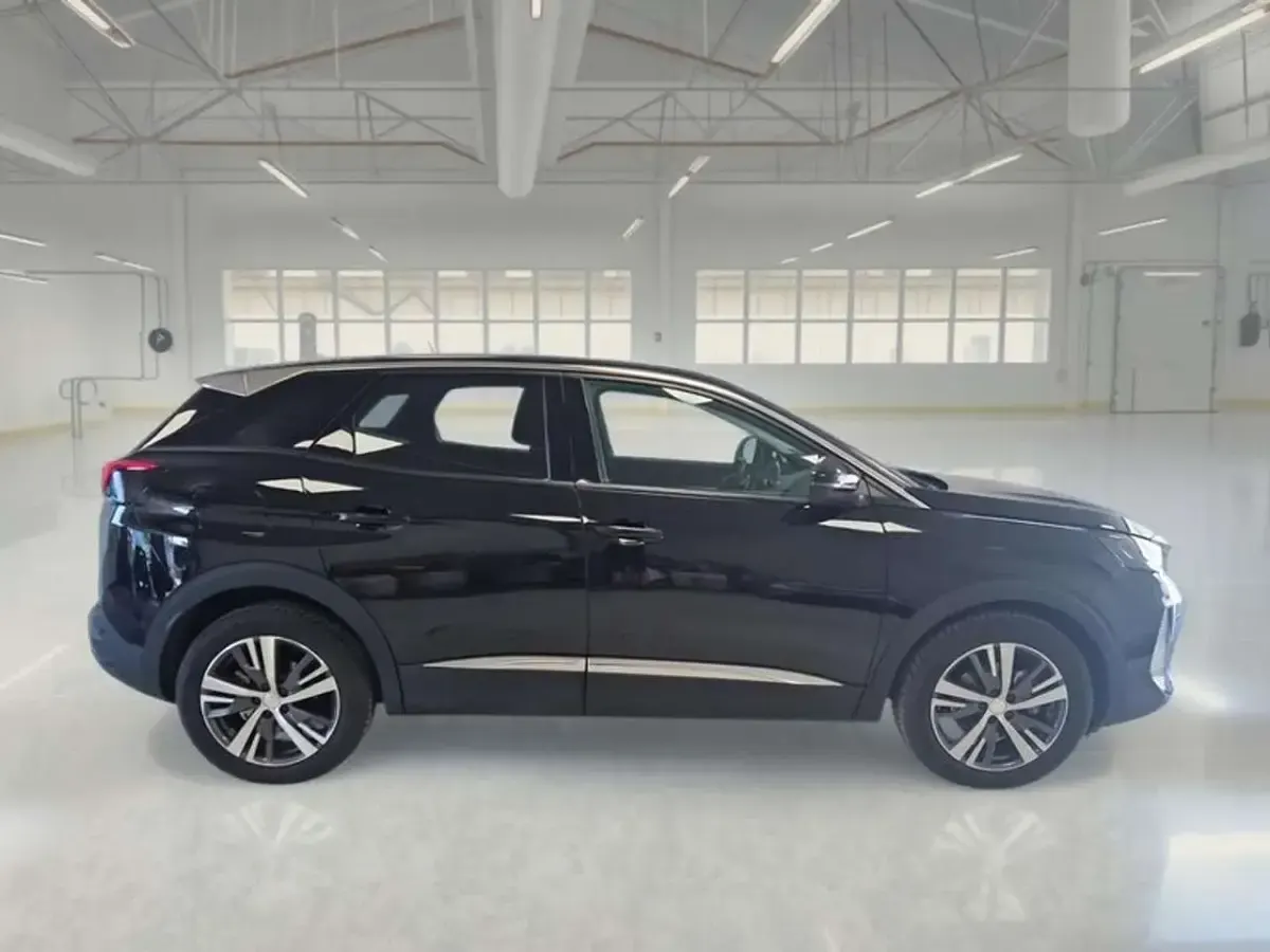 Usata Peugeot 3008 Allure 131 CV (96 kW) 2022 Nero SUV