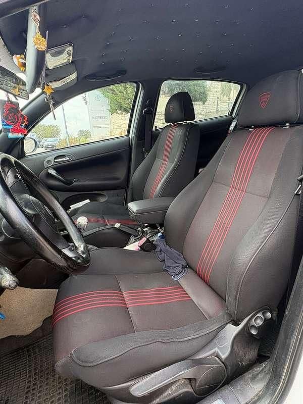 Usata Alfa Romeo 147 Exclusive 150 CV (110 kW) 2005 Utilitaria