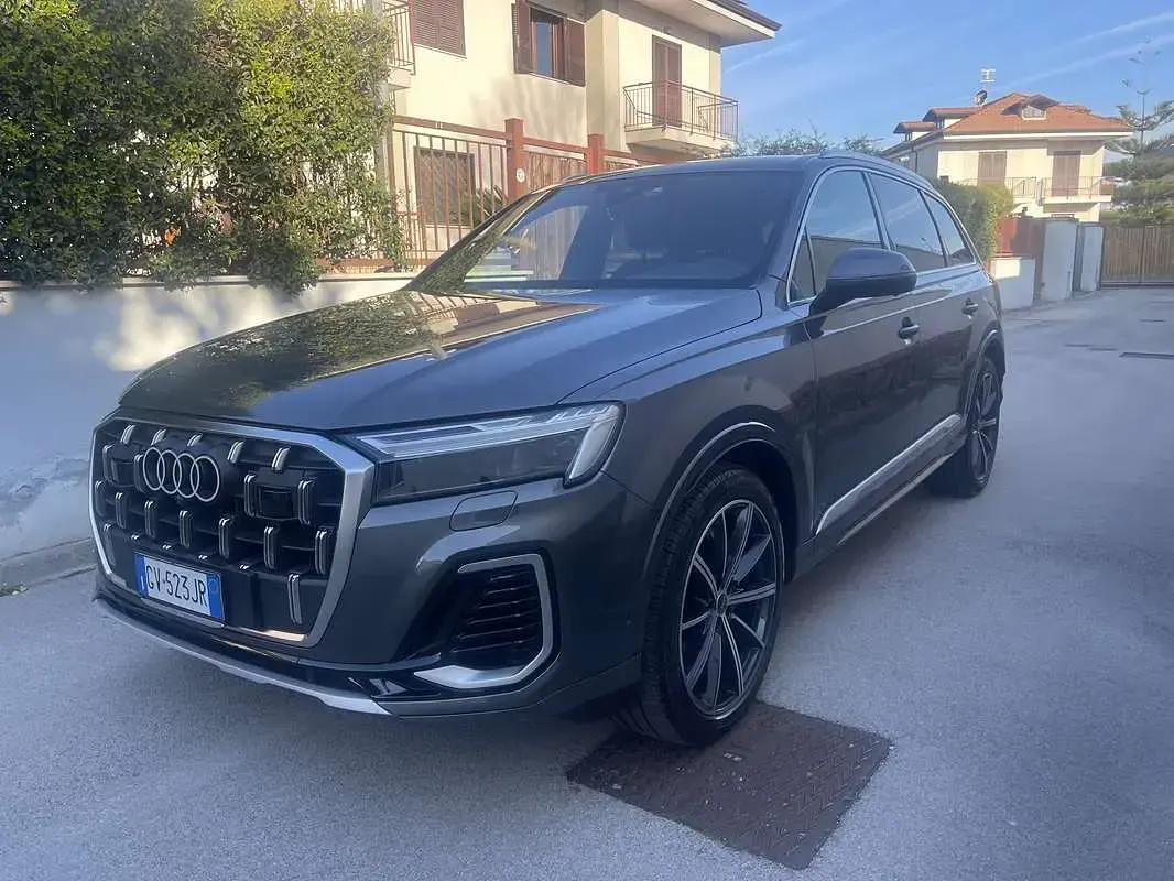 Begagnad Audi Q7 Ambiente 286 HK (210 kW) 2024 Grå SUV