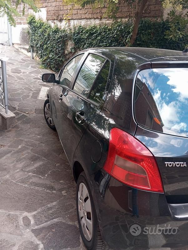 Usata Toyota Yaris 65 CV (47 kW) 2007 Nero Utilitaria