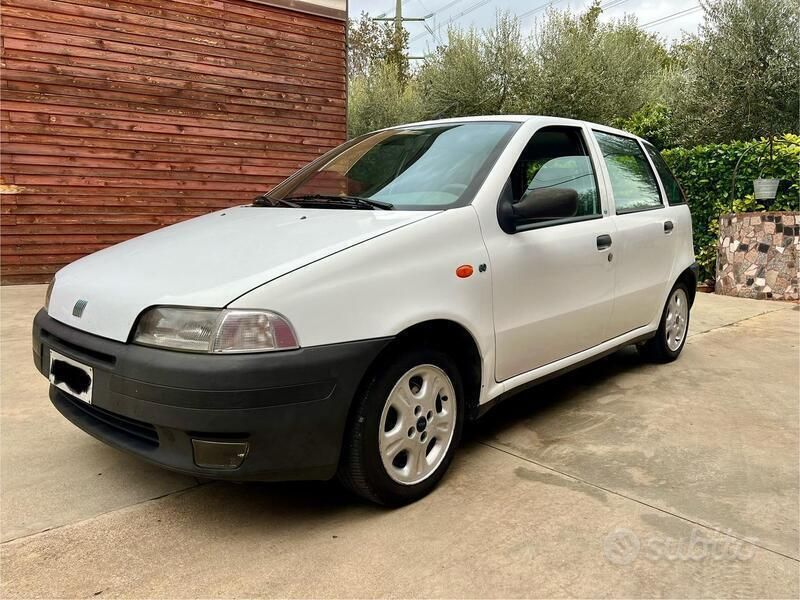 Bianco Usata 1994 Fiat Punto Due volumi | 3990 € - Immagine 1/4