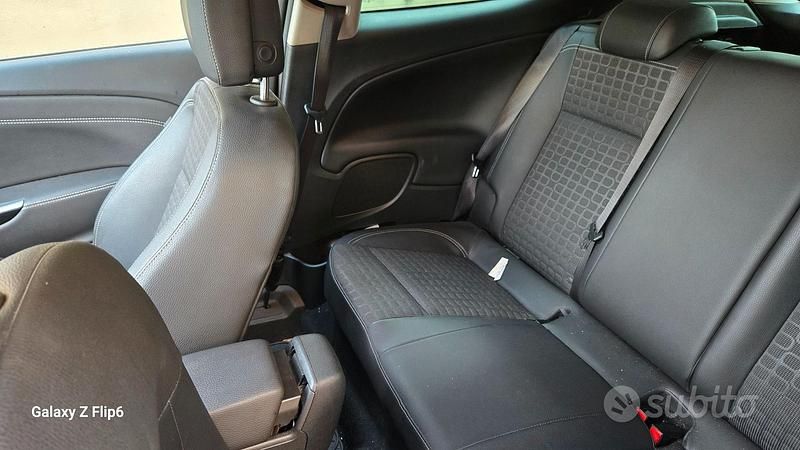 Usata Opel Astra GTC 165 CV (121 kW) 2012 Bianco Coupé