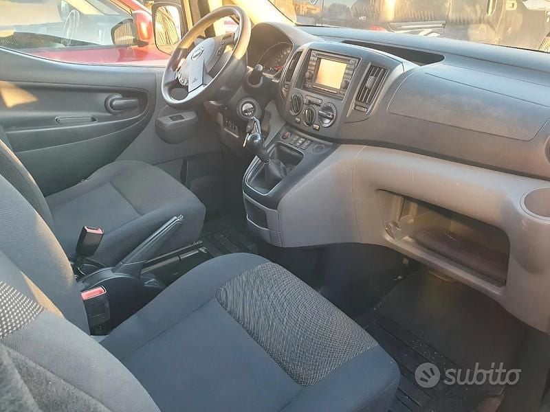 Używany Nissan NV200 90 KM (66 kW) 2016 Czarny Minivan