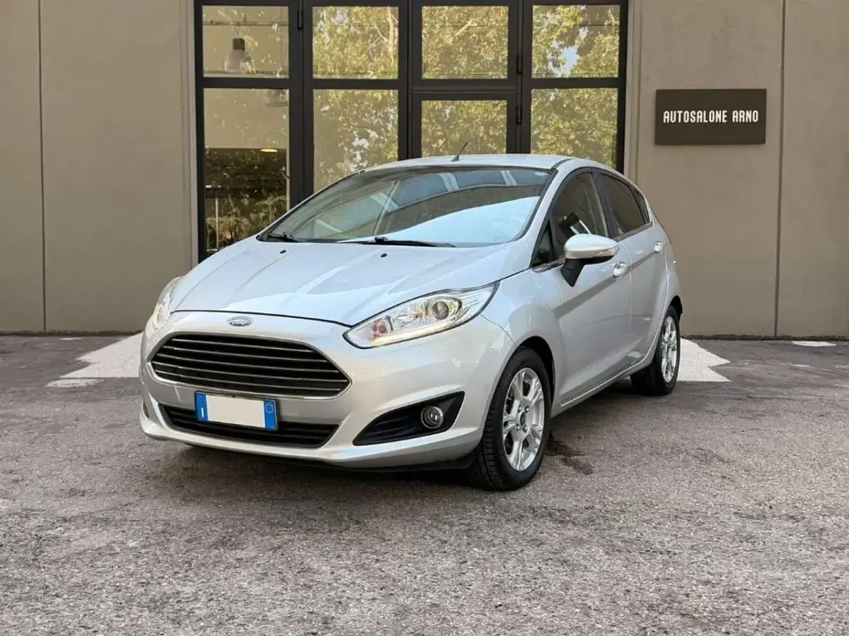 Usata Ford Fiesta Titanium 80 CV (58 kW) 2016 Argento Utilitaria