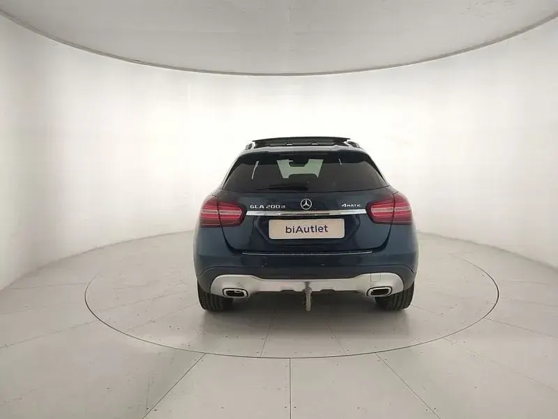 Usata Mercedes GLA200 136 CV (100 kW) 2019 Blu SUV