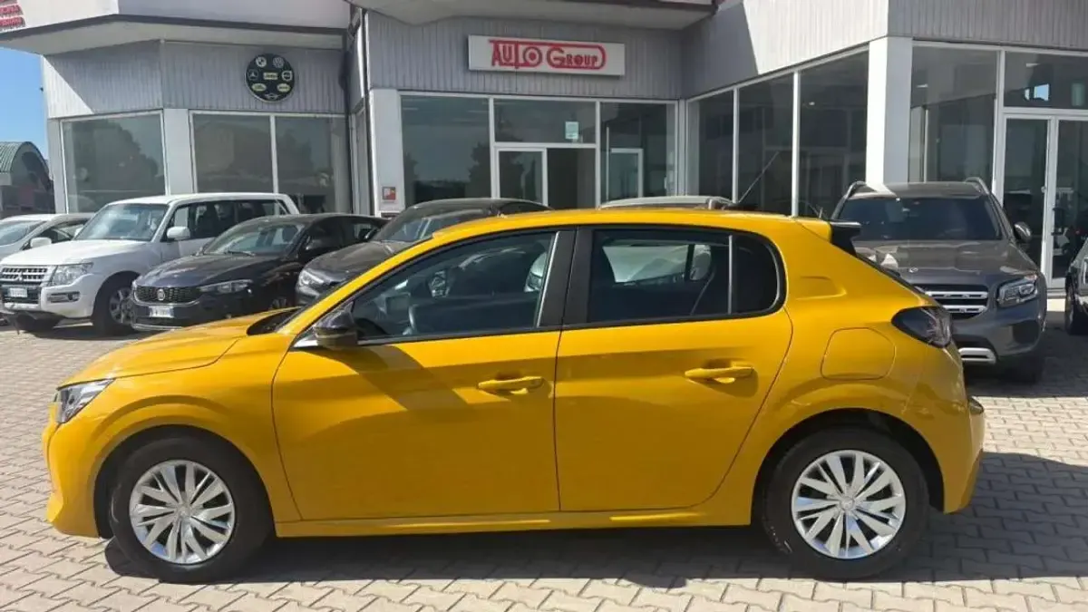 Usata Peugeot 208 Active 75 CV (55 kW) 2023 Giallo Utilitaria