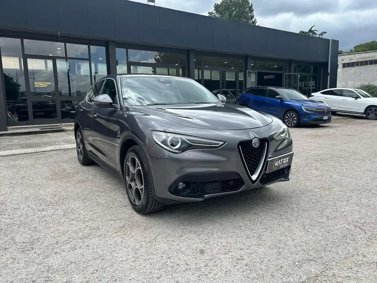 Usata Alfa Romeo Stelvio Business 209 CV (153 kW) 2017 Grigio SUV