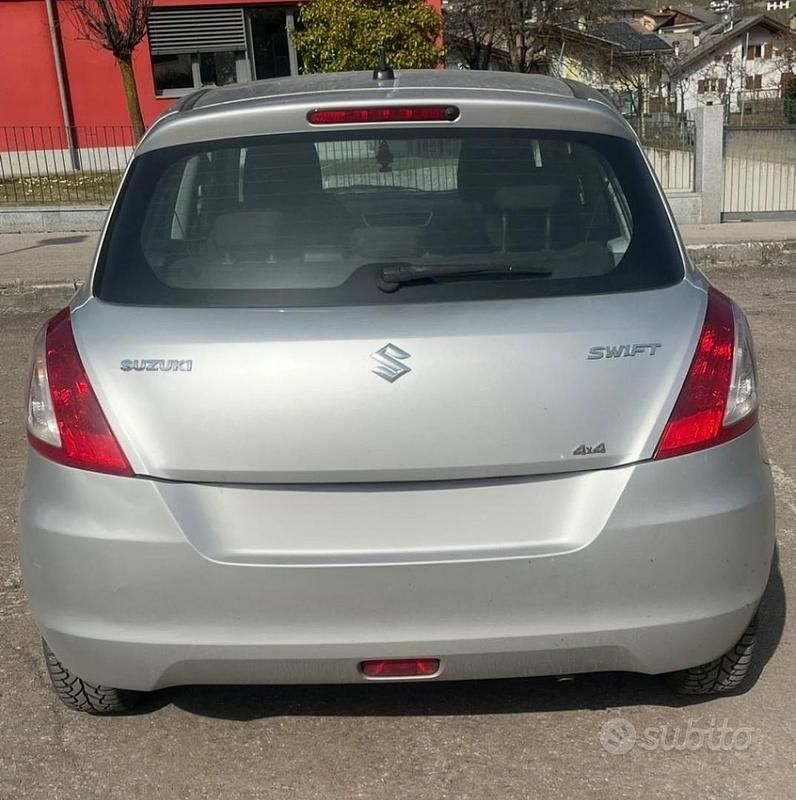 Usata Suzuki Swift 94 CV (69 kW) 2014 Grigio Utilitaria