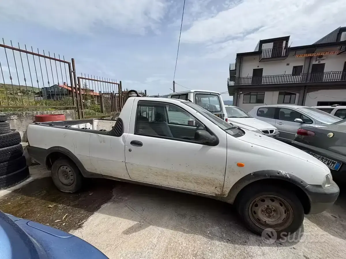 Gebraucht Fiat Strada 63 PS (46 kW) 2001 Weiß Pickup