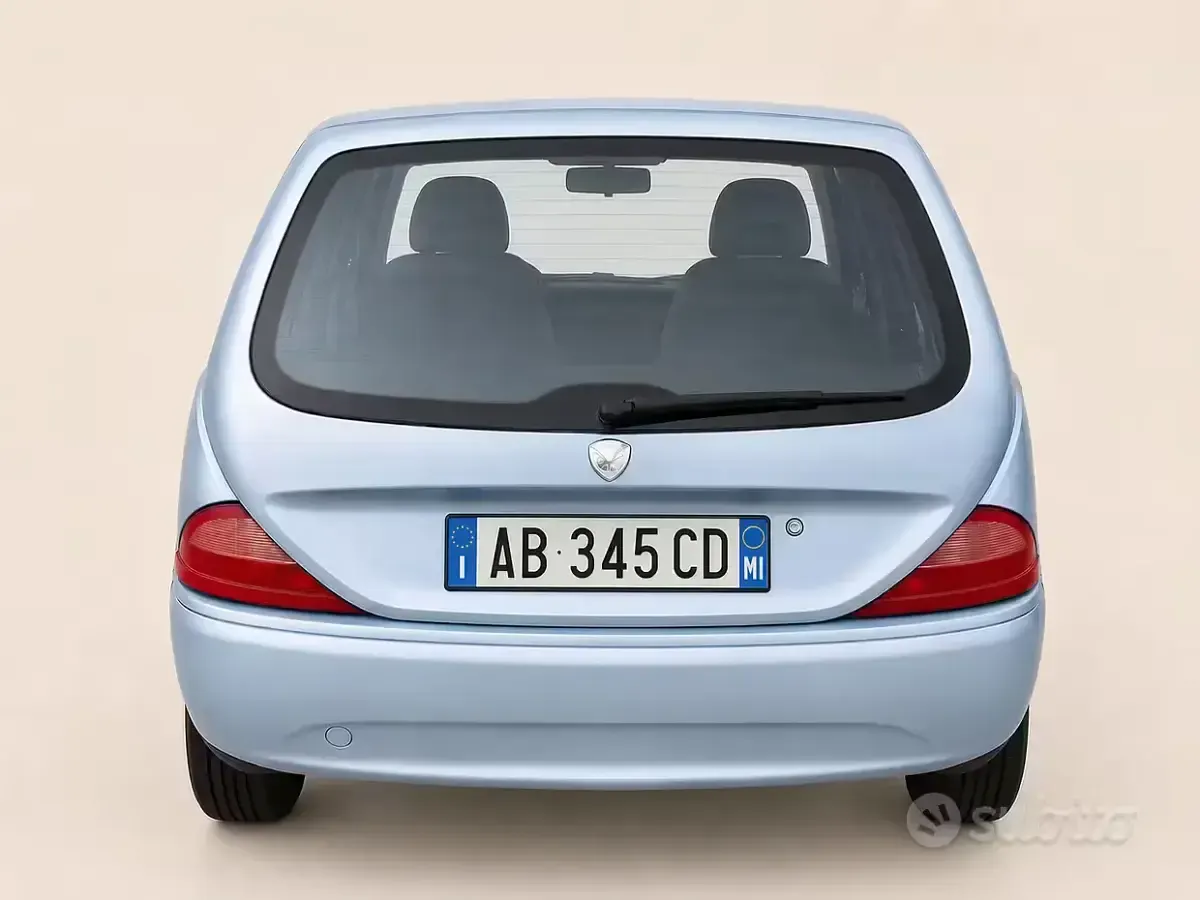 Usata Lancia Ypsilon 54 CV (39 kW) 2003 Blu Utilitaria