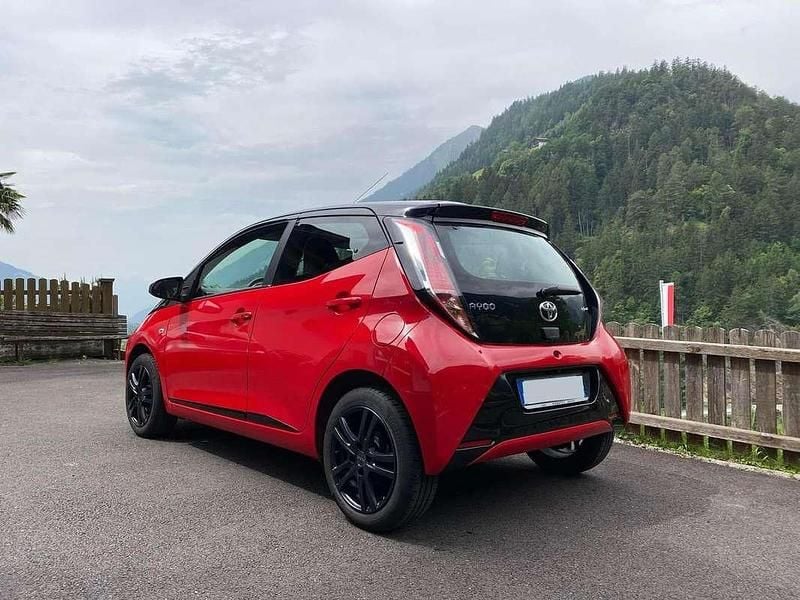 Usata Toyota Aygo X-cite 69 CV (50 kW) 2018 Rosso Utilitaria