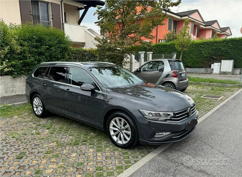 Grigio Usata 2021 VW Passat Business Station wagon | 18.900 € (Ottimo prezzo) - Immagine 1/4