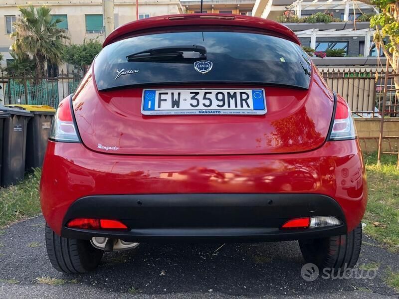 Usata Lancia Ypsilon Gold 69 CV (50 kW) 2019 Rosso Utilitaria