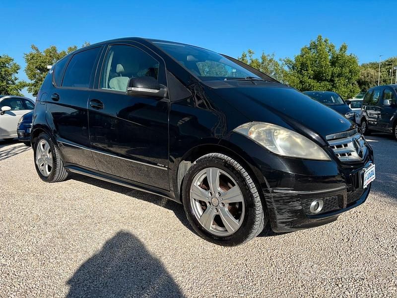Usata Mercedes A180 109 CV (80 kW) 2011 Nero Utilitaria