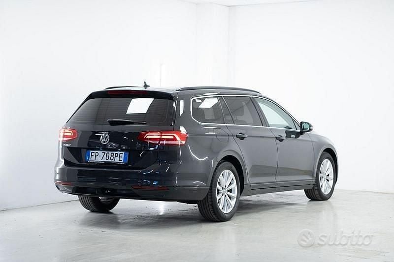 Usata VW Passat Executive 150 CV (110 kW) 2018 Grigio Station wagon