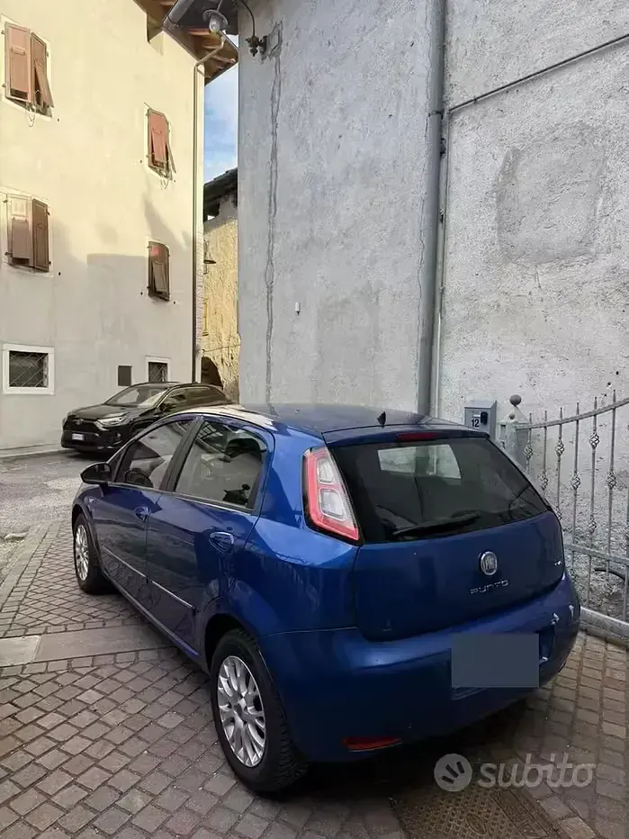Usata Fiat Punto Evo Dynamic 77 CV (56 kW) 2009 Bluazzurro Utilitaria