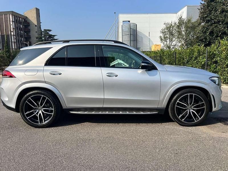 Käytetty Mercedes GLE400 Premium 330 HP (242 kW) 2019 Hopea Katumaasturi