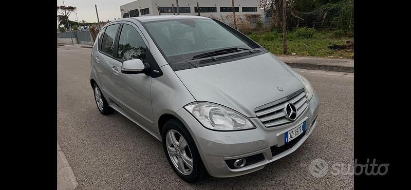 Usata Mercedes A180 110 CV (80 kW) 2009 Grigio Monovolume
