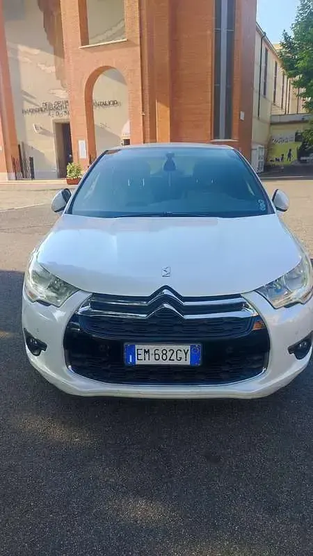 Usata Citroën DS4 Chic 120 CV (88 kW) 2012 Bianco Utilitaria