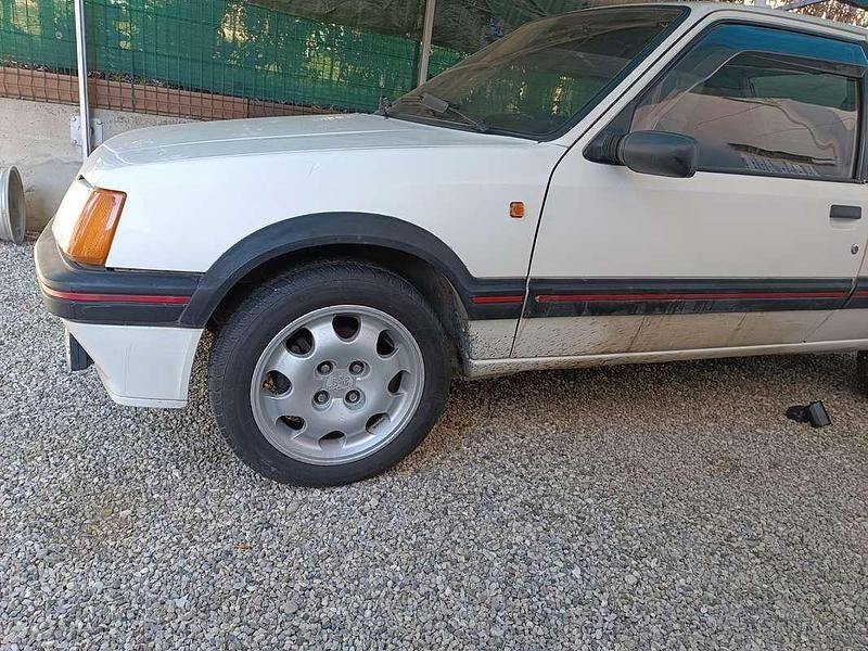 Usata Peugeot 205 GTi 128 CV (94 kW) 1987 Bianco Berlina