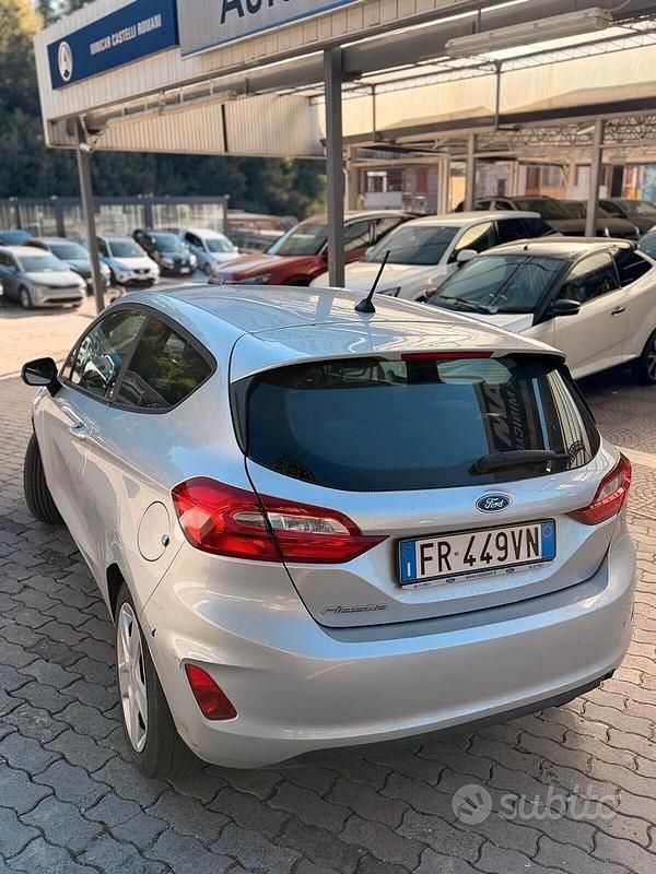 Usata Ford Fiesta 85 CV (62 kW) 2018 Grigio Utilitaria