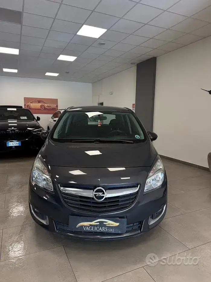 Usata Opel Meriva Design Edition 101 CV (74 kW) 2016 Grigio Monovolume