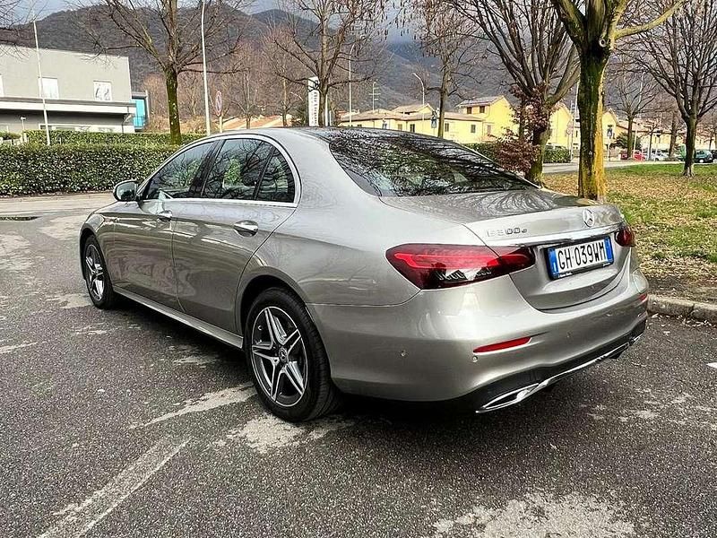 Usata Mercedes E300 AMG line 211 CV (155 kW) 2022 Beige Berlina