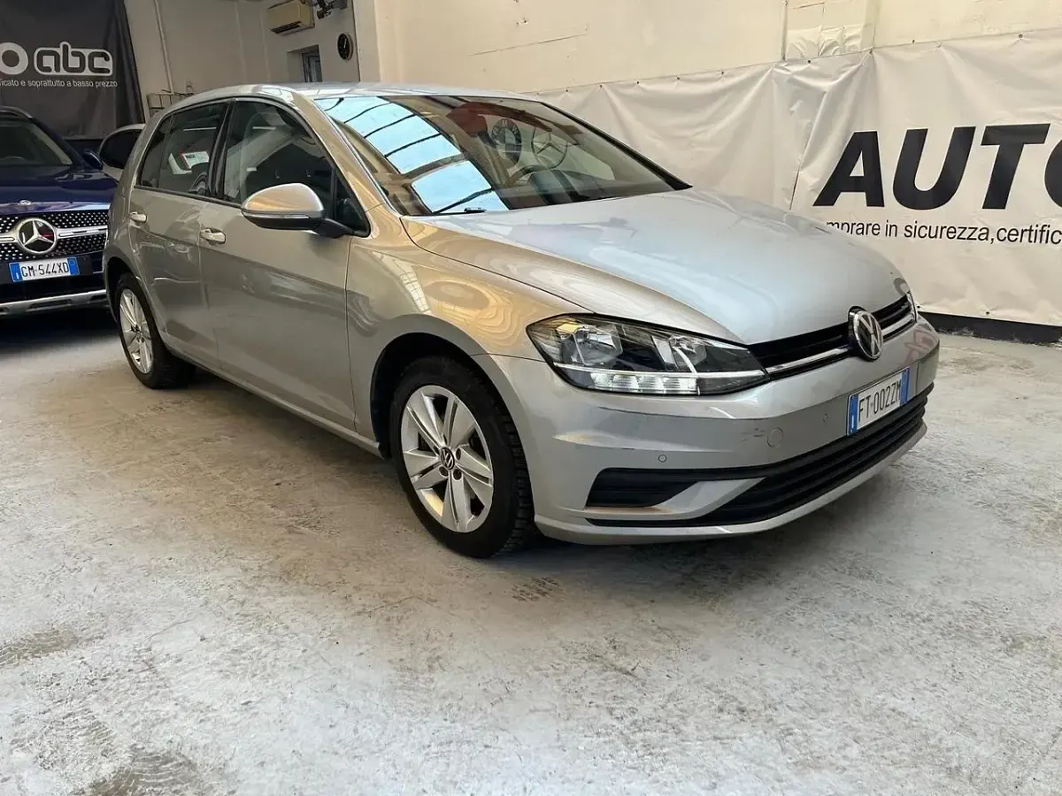 Używany VW Golf VII Trendline 116 KM (85 kW) 2019 Srebrny Sedan/Limuzyna