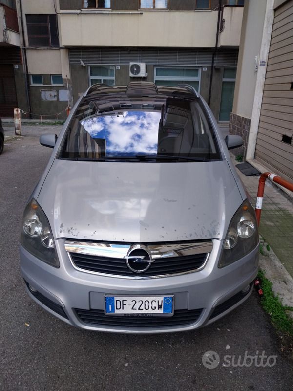 Grigio Usata 2007 Opel Zafira Monovolume | 2500 € (Cara) - Immagine 1/4