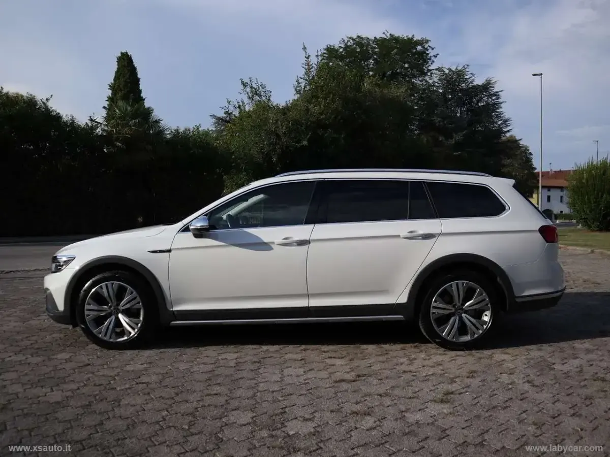 Usata VW Passat Alltrack 200 CV (147 kW) 2021 Bianco Station wagon