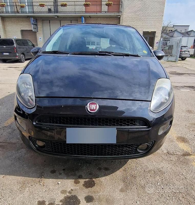 Usata Fiat Grande Punto Lounge 77 CV (56 kW) 2014 Nero Utilitaria