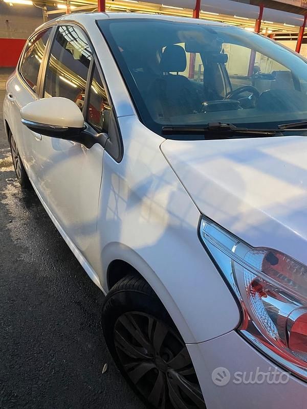 Usata Peugeot 208 Active 92 CV (67 kW) 2013 Bianco Utilitaria