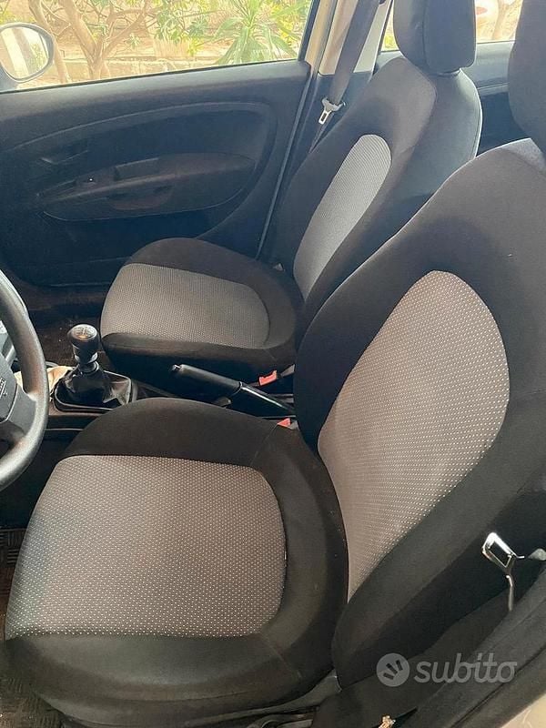 Usata Fiat Grande Punto 69 CV (50 kW) 2012 Bianco Utilitaria