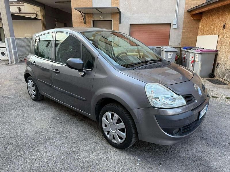 Usata Renault Modus Dynamique 75 CV (55 kW) 2010 Monovolume