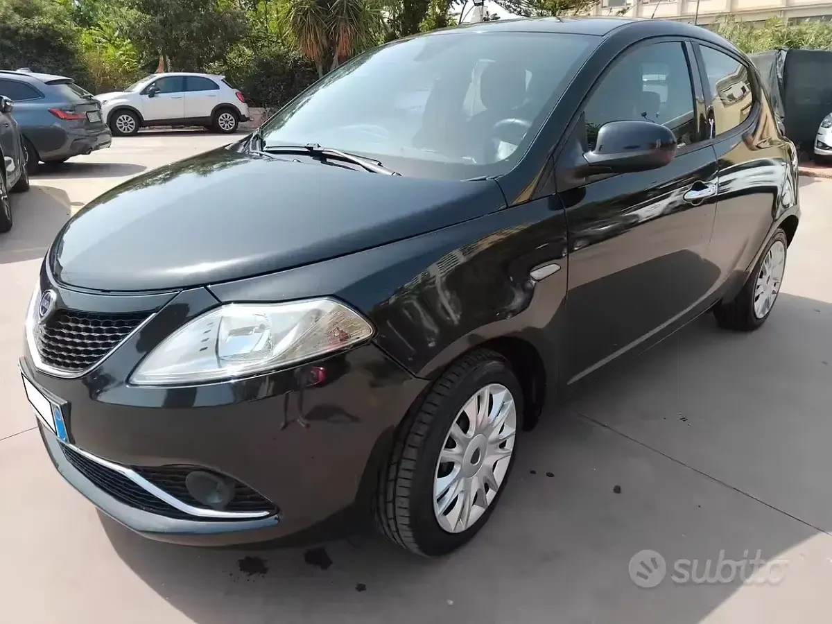 Usata Lancia Ypsilon Gold 69 CV (50 kW) 2013 Nero Utilitaria