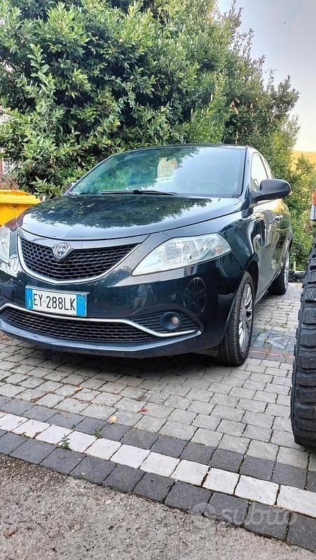 Usata Lancia Ypsilon Silver 69 CV (50 kW) 2014 Nero Utilitaria