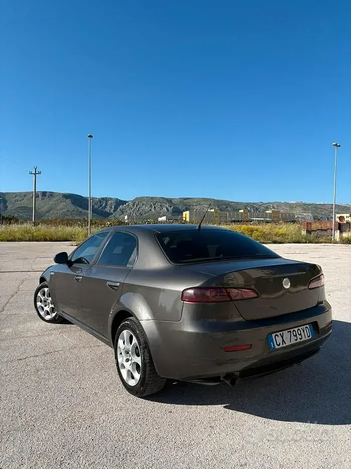 Usata Alfa Romeo 159 150 CV (110 kW) 2005 Marrone Berlina