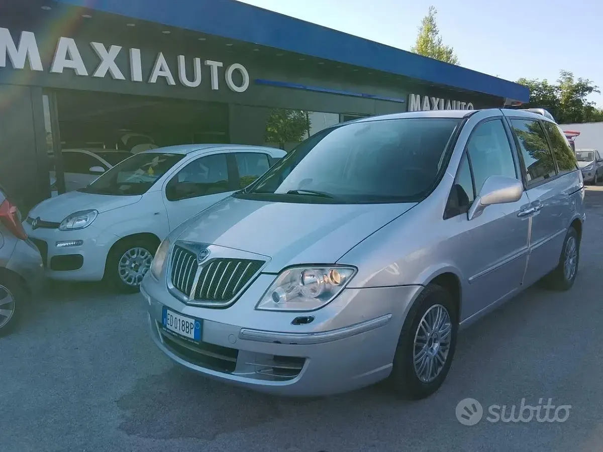 Usata Lancia Phedra 170 CV (125 kW) 2010 Grigio Monovolume